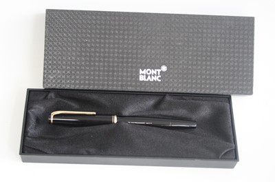 Lot 124 - A cased Montblanc Meisterstuck No.24 fountain...