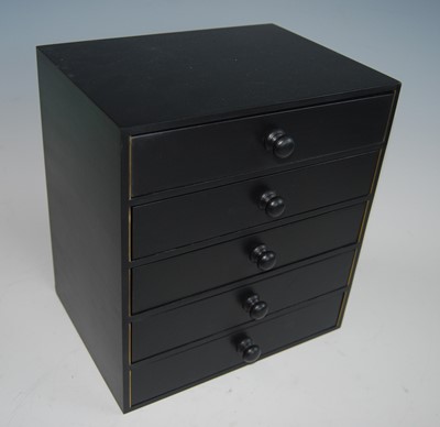 Lot 171 - A pen collectors five drawer chest, each felt...