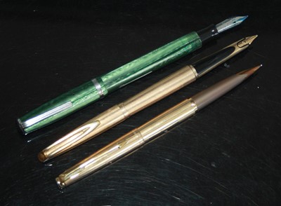 Lot 193 - An Esterbrook J fountain pen, in foliage green...