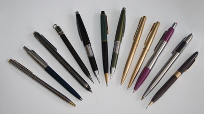 Lot 196 - A collection of various vintage ballpoint pens...