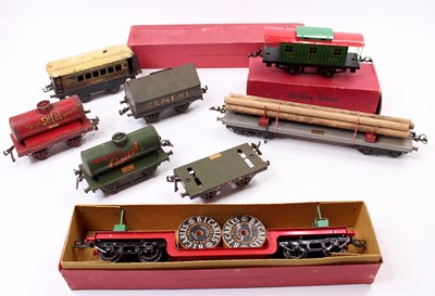 Lot 213 - Hornby goods wagons; 1936-41 No.2 High...