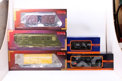 Lot 265 - A collection of G scale Piko and Train wagons...