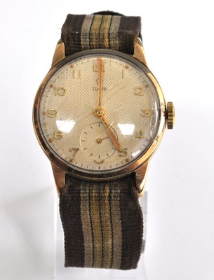 Lot 2251 - A 9ct yellow gold gent's Tudor 15 jewel manual...