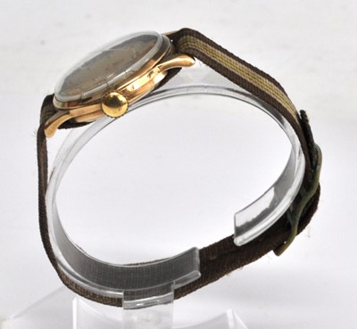 Lot 2251 - A 9ct yellow gold gent's Tudor 15 jewel manual...