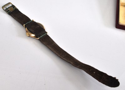 Lot 2251 - A 9ct yellow gold gent's Tudor 15 jewel manual...