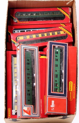 Lot 361 - 30 various boxed 00 gauge passenger stock and...