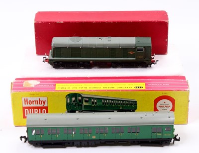 Lot 377 - A Hornby Dublo boxed locomotive group to...
