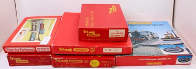 Lot 343 - A collection of Triang Railways and Hornby...