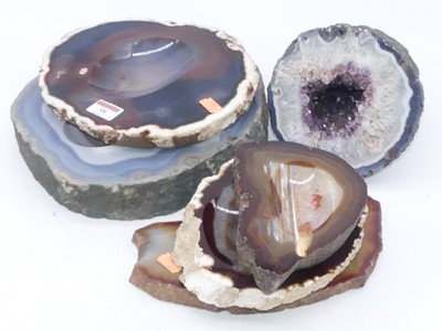 Lot 38 - A small collection of assorted geodes and...