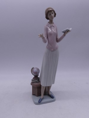 Lot 63 - A large Lladro Spanish porcelain figure of a...