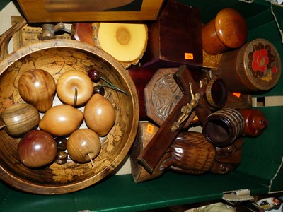 Lot 78 - A box of miscellaneous treen, to include...