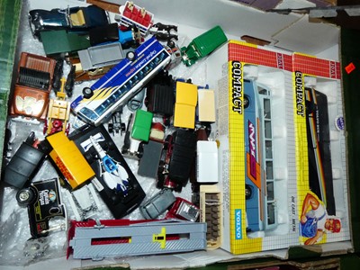 Lot 81 - Two boxes of assorted modern issue diecast toy...