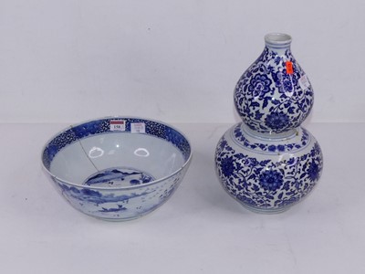 Lot 158 - A large Chinese export bowl, the centre...