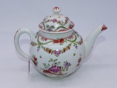 Lot 207 - An 18th century Lowestoft teapot and cover, of...