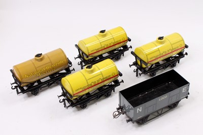 Lot 292 - Five ‘modern’ wagons: Three ACE Trains tanks...
