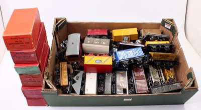 Lot 299 - Large tray containing approx. 33 Hornby 0...