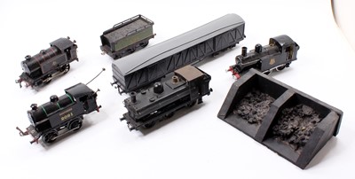 Lot 312 - Tray of locos all in need of repair: kit built...