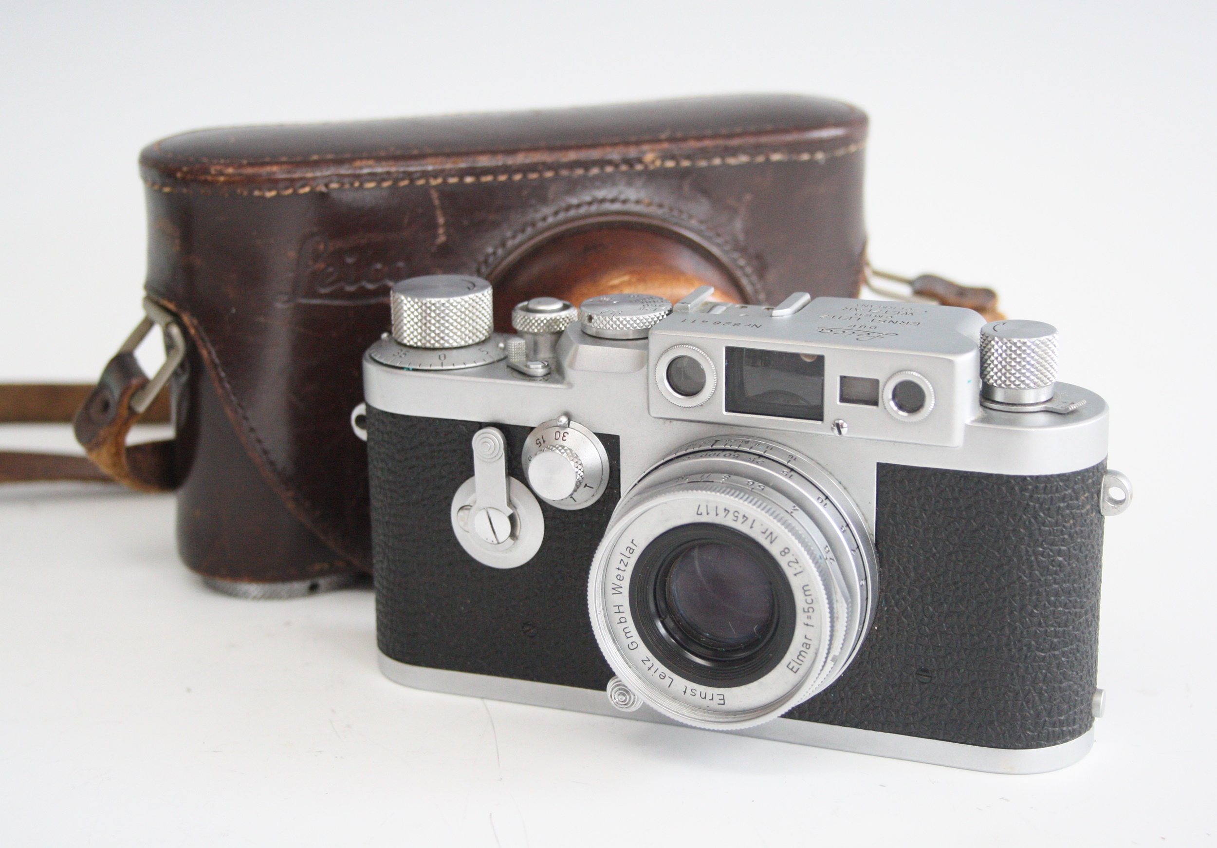 Lot 2347 - A Leica DBP ERNST LEITZ GMBH WETZLAR camera,