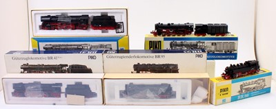 Lot 484 - A Piko H0 gauge boxed locomotive group, to...