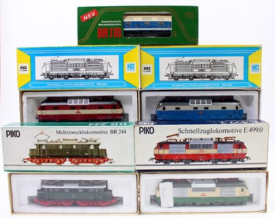 Lot 487 - A Piko H0 gauge boxed diesel and electric...