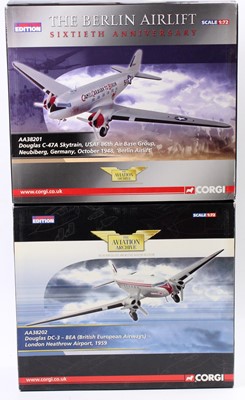 Lot 836 - Corgi Aviation Archive limited edition group...