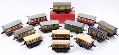 Lot 167 - Collection of Hornby 4-wheel coaches, mix of...