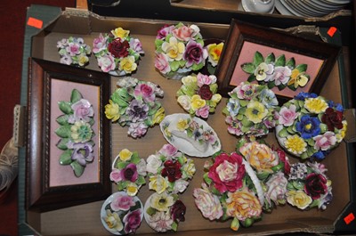 Lot 64 - A collection of various porcelain floral...