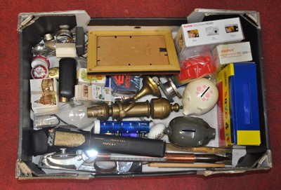 Lot 77 - A box of miscellaneous items to include a...