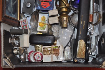 Lot 77 - A box of miscellaneous items to include a...