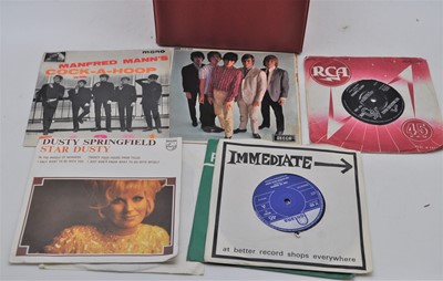 Lot 84 - A collection of vintage singles to include...