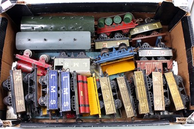Lot 198 - Large tray containing approx. 22 Hornby...