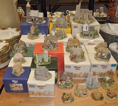 Lot 132 - A collection of Lilliput Lane models of...