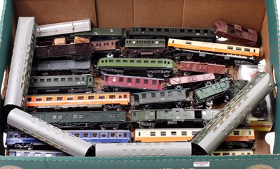 Lot 518 - Tray of various continental HO scale outline...