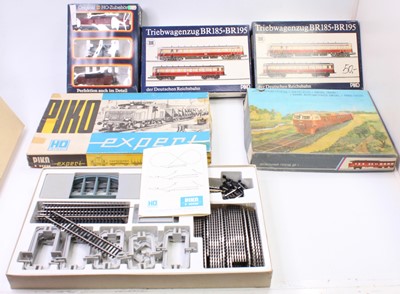 Lot 520 - Collection of HO scale Piko and Russian train...