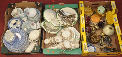 Lot 150 - Three boxes of various metalware and ceramics,...