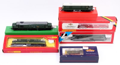 Lot 405 - Six diesel locos: Bachmann Branchlines 08...