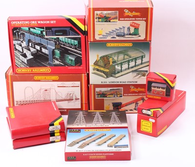 Lot 418 - Various Hornby buildings: R179 Grand...