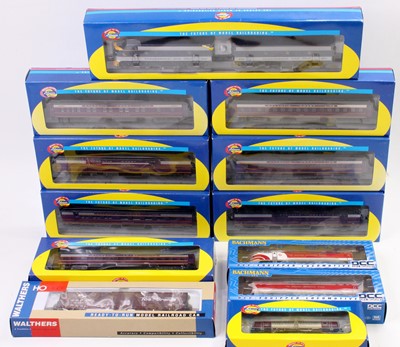 Lot 430 - A collection of Athearn & Walthers H0 scale...