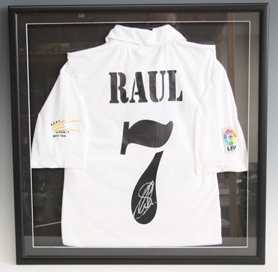 Lot 1302 - A 2002/2003 season Real Madrid replica...