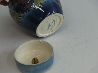 Lot 27 - A Moorcroft Anenome pattern pottery ginger jar...
