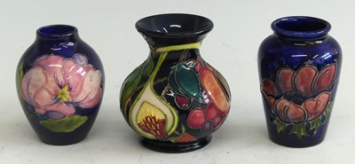 Lot 28 - A Moorcroft Queen's Choice pattern pottery...