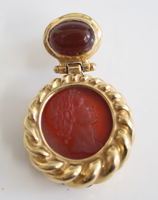 Lot 2217 - A yellow metal single carnelian drop...