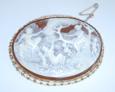 Lot 2531 - A yellow metal carved shell cameo brooch,...