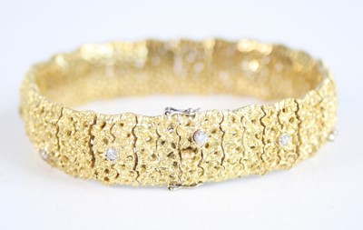 Lot 2225 - An 18ct yellow gold articulated link bracelet,...