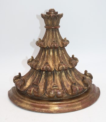 Lot 62 - A carved gilt wood wall bracket, height 23cm