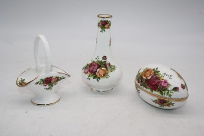 Lot 76 - A collection of Royal Albert Old Country Roses...