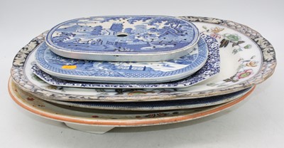 Lot 190 - A 19th century blue and white Willow Pattern...