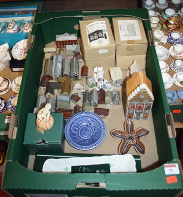 Lot 88 - A box of miscellaneous items to include resin...
