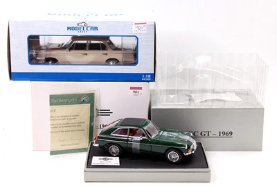 Lot 901 - 1/18th scale boxed car group, 2 examples to...