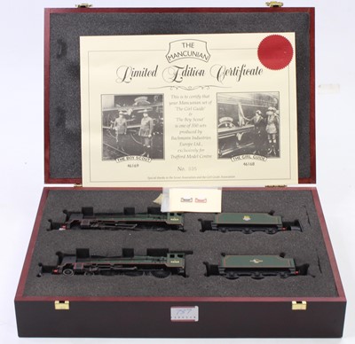 Lot 642 - Bachmann 31-275Y "The Mancunian" Gift Set,...